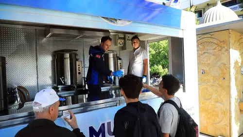 Muğla'da öğrencilerin sabah derslerine sıcak başlangıç desteği