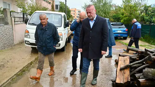 Karacabey'de sağanak alarmı: Belediye ekipleri beş mahallede teyakkuza geçti