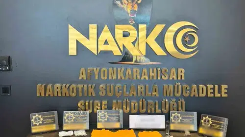 Afyonkarahisar'da uyuşturucu operasyonu: 40 bin TL nakit ve çok sayıda madde ele geçirildi