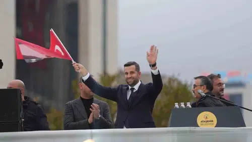 Ataşehir’de Cumhuriyet coşkusu hava muhalefetine rağmen kesintisiz sürdü