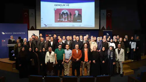 Prof. Dr. Nevzat Tarhan'dan gençlere çağrı: Sürü psikolojisini bırakıp kendi hedeflerinizi belirleyin