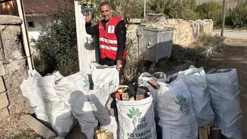 Muradiye'de kış kapıya dayandı: Kızılay'dan yaşlılar için ısınma seferberliği