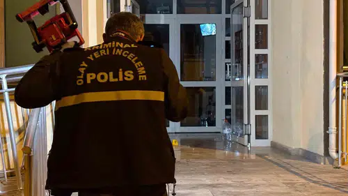 Melikgazi'de apartman girişinde bıçaklı hesaplaşma: 2 yaralı