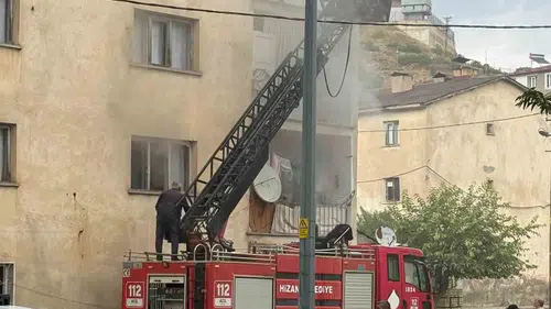 Hizan'da bir ev alevlere teslim oldu: Eşyalar küle döndü