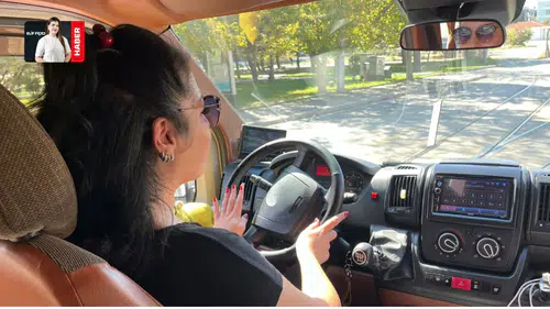Eşinin desteğiyle başladı: 10 yıldır servis şoförlüğü yapıyor