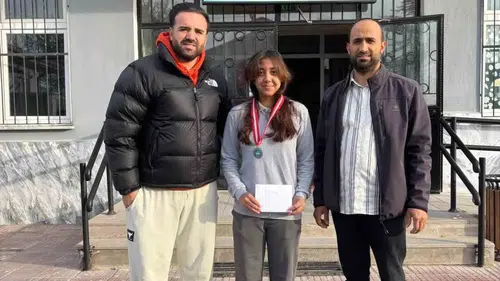 Bolvadin pistlerinde Tuana Günyaz rüzgarı: 100 metrede zirveye ulaştı