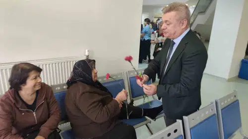 Hafsa Sultan Hastanesi'nde hasta hakları için karanfilli farkındalık günü