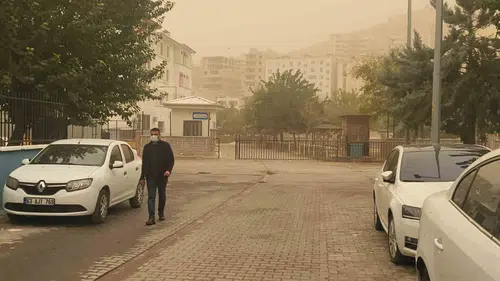 Şanlıurfa'da toz taşınımı hayatı durma noktasına getirdi