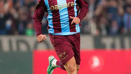 Trabzonspor Beşiktaş karşısında ilk yarıyı Ozan Tufan'ın golüyle önde kapattı