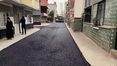 Akdeniz'de ulaşım konforu için asfalt seferberliği sürüyor