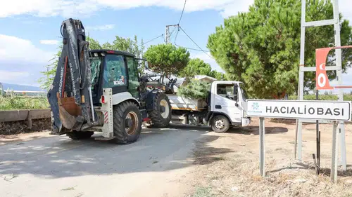 İncirliova Hacıaliobası'nda yeşil alanlar baştan aşağı yenilendi