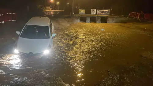 Menteşe'de sağanak sonrası yol çöktü: Araç çukura saplandı