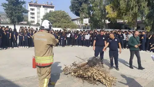 Serinyol Anadolu Lisesi'nde itfaiyeden kapsamlı yangın güvenliği eğitimi
