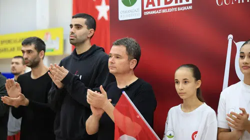 Osmangazi'de Cumhuriyet coşkusu pota altında yaşandı