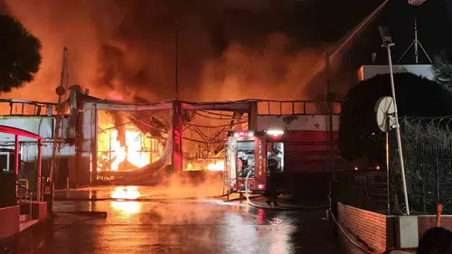 Manisa Organize Sanayi Bölgesi'nde korkutan yangın: İnci Akü fabrikasında tahliye süreci başladı