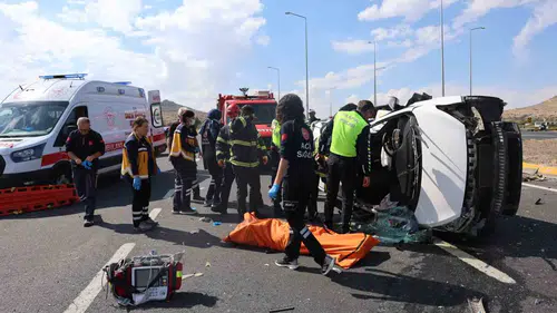 Nevşehir'de Göreme Kavşağı'ndaki feci kazada otomobil takla attı: 2 can kaybı