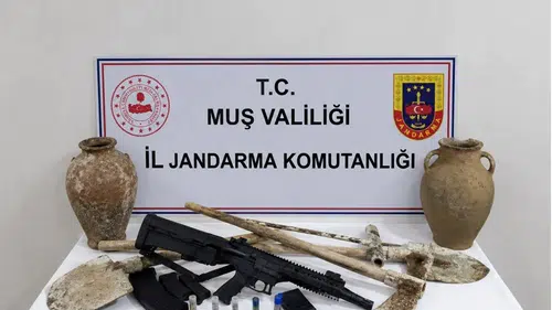 Bulanık'ta kaçak kazı operasyonu: Tarihi eser şüphesiyle iki küp ele geçirildi