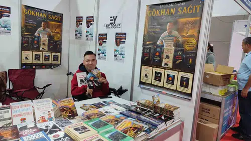Engelsiz Yazar Gökhan Sağıt 9. Denizli Kitap Fuarı'nda okurlarıyla buluştu