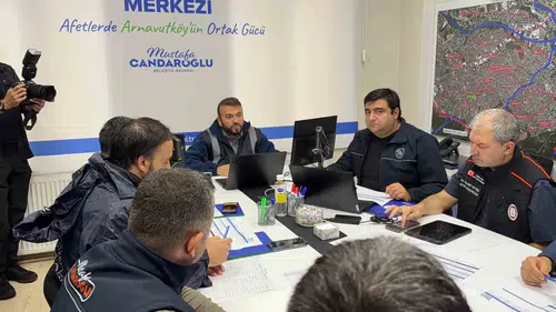 Arnavutköy'de sağanak mesaisi: Belediye kurum ayrımı gözetmeden sahaya indi