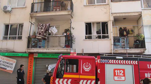 Efeler'de mutfaktaki dikkatsizlik apartman dairesini küle çevirdi