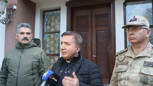 Erzincan-Erzurum kara yolunda heyelan: Ulaşım çift yönlü olarak kapatıldı