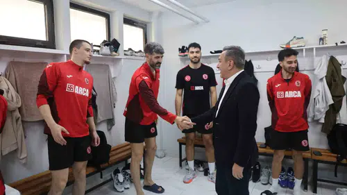 Sungurlu'da voleybol heyecanı: Galatasaray maçı öncesi Başkan Dere'den takımlara moral ziyareti