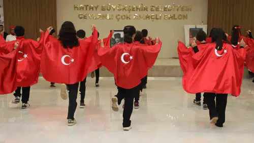 Kırıkhan Ceylanlı Mahallesi'nde Cumhuriyet coşkusu yeni salonda yaşandı