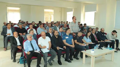 Çüngüş'te yerel yönetim ve muhtarlar hizmet kalitesini artırmak için bir araya geldi