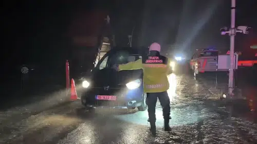 Uludağ'da kış sezonu denetimle başladı: Kış lastiği olmayana geçit yok