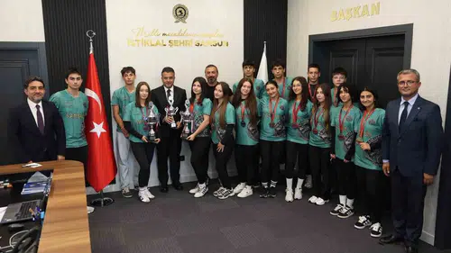 Samsunlu kürekçiler Gaziantep'ten üç kupayla döndü