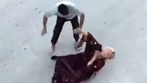 Eskişehir’de Cadde Ortasında Kadına Şiddet Kamerada