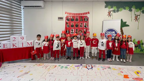 Eskişehir’de Çocuklar 26 Metrelik Cumhuriyet Tuvali Hazırladı