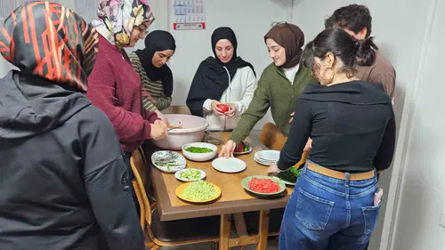Eskişehir’de Üniversiteliler Paketli Gıda Tüketmek Yerine Kısır Yaptı