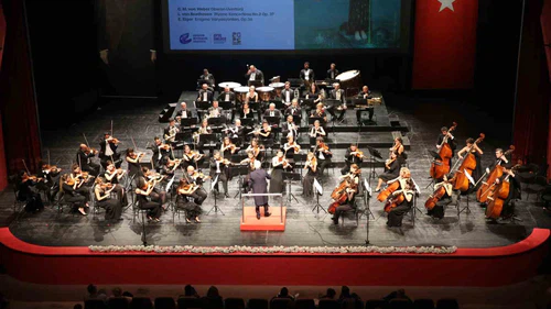 Eskişehir’de “Efsane ve Gelecek” Konseri Büyüledi