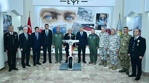 Millî Savunma Bakanı Yaşar Güler Eskişehir’de Fabrikayı Ziyaret Etti