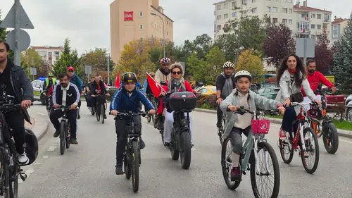 Eskişehir’de Cumhuriyet İçin Bisiklet Ve Motosiklet Turu