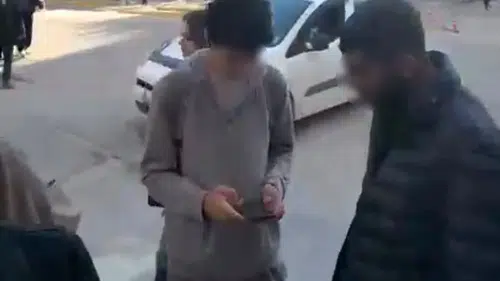 Tespih Sattığını İddia Ederek Öğrenciden Para İstedi, Duyarlı Vatandaş Baskıdan Kurtardı