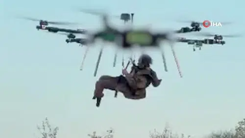 Ukrayna’da Cephe Hattında Bir İlk: Yaralı Asker Dronla Taşındı