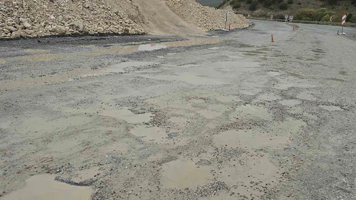 Seyitgazi-Kırka Yolu Köstebek Yuvasına Döndü