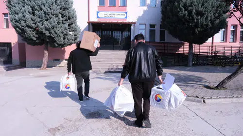 ETO’dan Eskişehir’deki 500 Öğrenciye Kışlık Ayakkabı Desteği