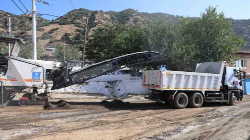 Karabağ Yolu'nda genişletme ve sathi kaplama çalışması başladı