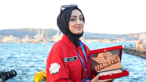 TEKNOFEST Mavi Vatan'da edebi kalem: MCBÜ'lü Elif Laçin ödülü kaptı