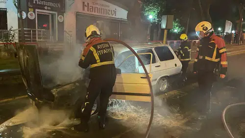 Aydın'da seyir halindeki otomobil alev alev yandı: Sürücü son anda kurtuldu