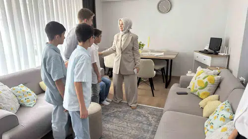 Bakan Yardımcısı Yenigün, Eskişehir'deki Çocuk Evlerinde Çocuklarla Buluştu