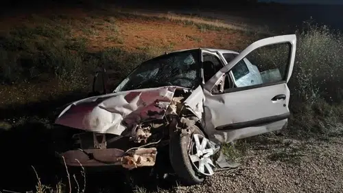 Isparta'da kafa kafaya çarpışma: 3 yaralı hastaneye kaldırıldı