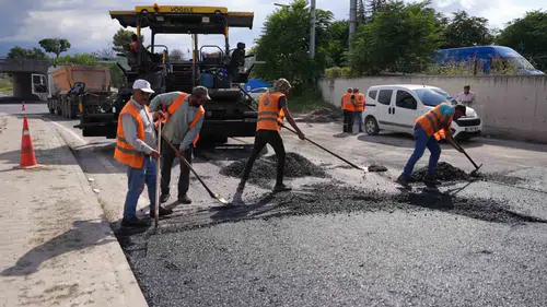 Düzce'de ulaşım ağını yenileme mesaisi 7/24 sürüyor
