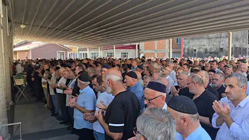 Çayeli'nde iki kardeşin acı sonu: Denizde boğulan kardeşler gözyaşlarıyla uğurlandı