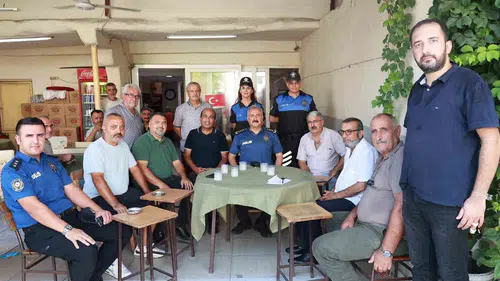 Mersin'de Emniyet Müdürü Aktaş sahadaydı: Siteler Mahallesi'nde esnaf ve vatandaşlarla buluştu