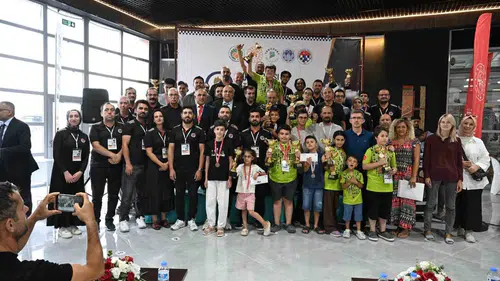 Malatya'da Satranç Coşkusu: Uluslararası Altın Kayısı Turnuvası Şampiyonlarını Buldu