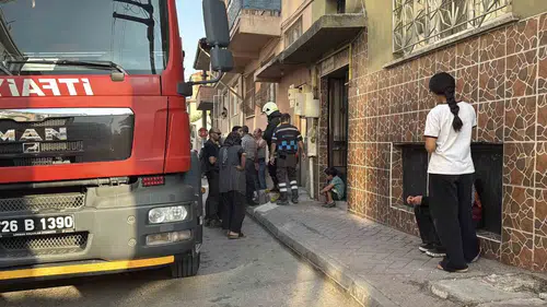 Mutfakta başlayan yangın apartmanı paniğe sürükledi: İtfaiye ve komşuların hızlı müdahalesi faciayı önledi